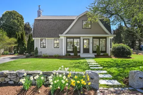 33 Mayflower Ave, Duxbury, MA 02332