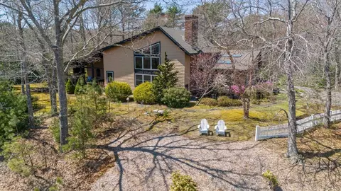 18 Edgewater Dr, Plymouth, MA 02360