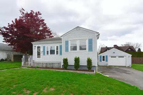 27 Rockdale St, Somerset, MA 02726
