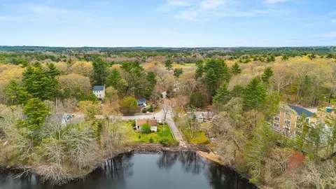 43 Lakeshore Dr, Norfolk, MA 02056