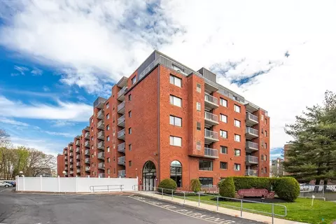 8 Ninth St #804, Medford, MA 02155