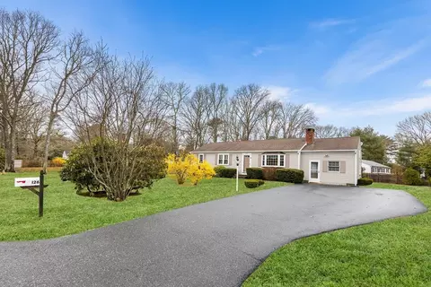 126 Lumbert Mill Rd, Barnstable, MA 02632