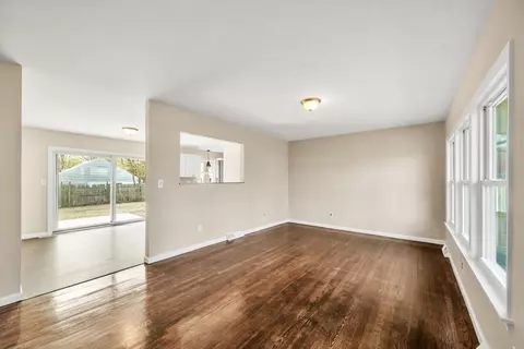 Living - 230 Gilbert Ave, Springfield, MA 01119 photo 2 of 5