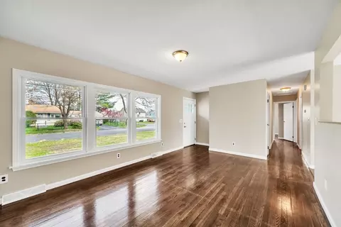Living - 230 Gilbert Ave, Springfield, MA 01119 photo 4 of 5