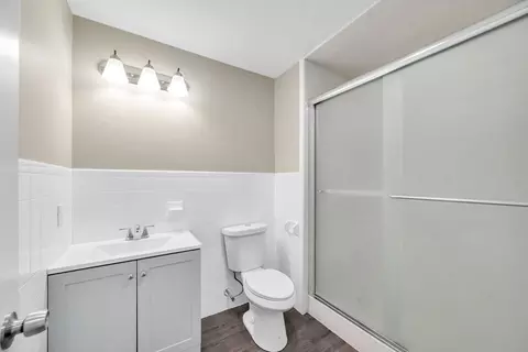 Bath - 230 Gilbert Ave, Springfield, MA 01119 photo 2 of 4