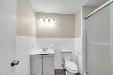 Bath - 230 Gilbert Ave, Springfield, MA 01119 photo 3 of 4