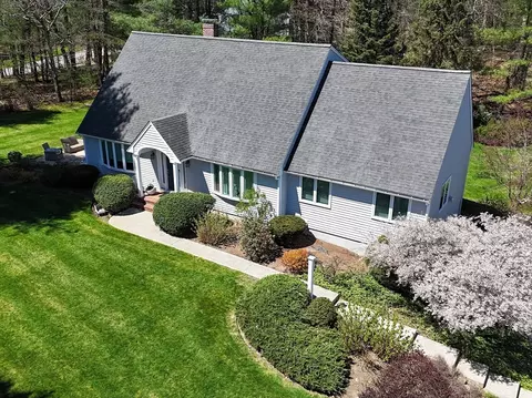16 Bragg Rd, Foxboro, MA 02035