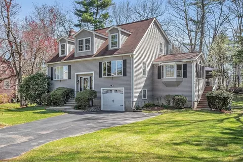 17 Wayside Rd, Tewksbury, MA 01876