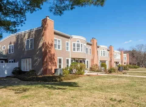 75 Page Rd #12, Bedford, MA 01730
