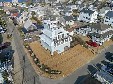 7 48th St, Newbury, MA 01951