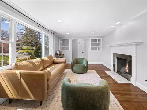 Living - 39 Broad Meadow Rd, Needham, MA 02492 photo 4 of 5
