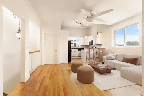 270 E St #3, Boston, MA 02127