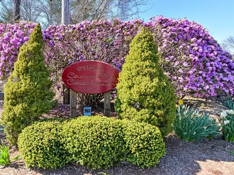 31 Country Club Ln #C, Milford, MA 01757
