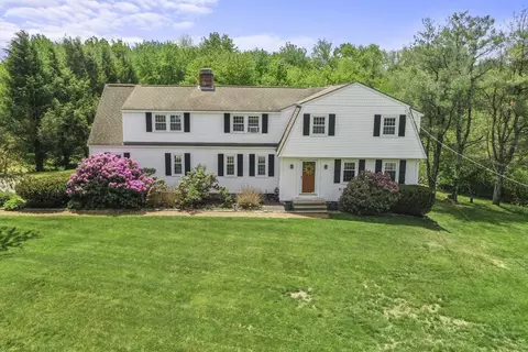 94 Garrison Rd, Chelmsford, MA 01824