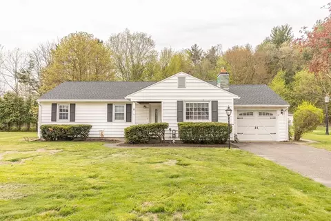 6 Tow Path Ln, Westfield, MA 01085
