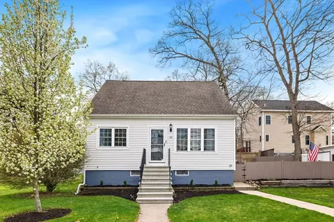 26 Lakeside Blvd, North Reading, MA 01864