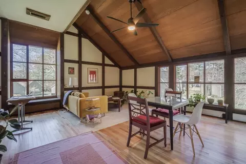 26 Pine Grv #26, Amherst, MA 01002