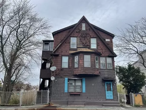57 Oak Island St, Revere, MA 02151
