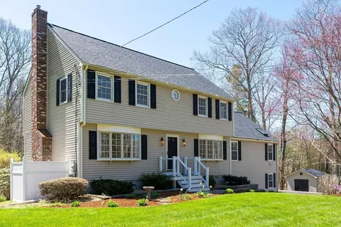 135 Norris Rd, Tyngsborough, MA 01879