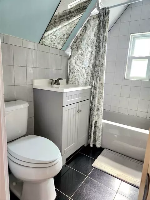 Bath - 25 Watt Rd, Worcester, MA 01606 photo 2 of 3