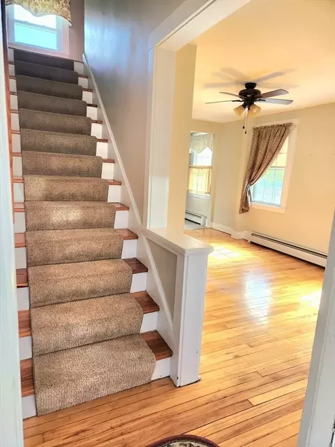 Entry Way - 25 Watt Rd, Worcester, MA 01606 photo 2 of 2