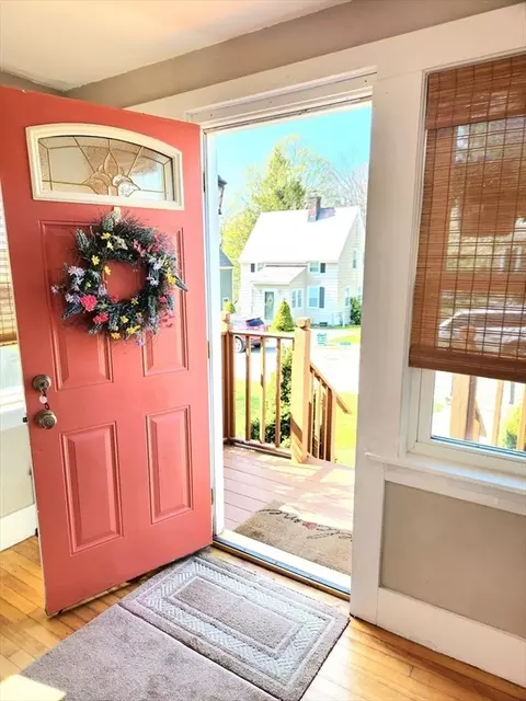 Entry Way - 25 Watt Rd, Worcester, MA 01606 photo 1 of 2