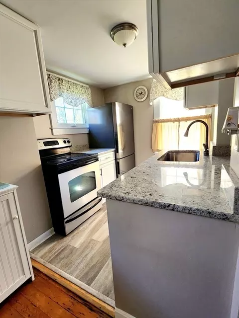 Kitchen - 25 Watt Rd, Worcester, MA 01606 photo 3 of 5