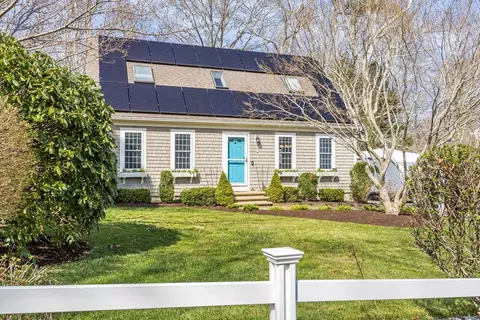 Exterior - 7 Hillside Ave, Mashpee, MA 02649 photo 2 of 12