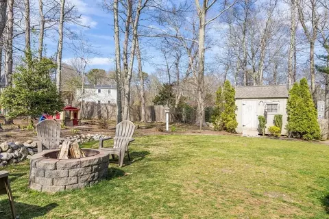 Exterior - 7 Hillside Ave, Mashpee, MA 02649 photo 6 of 12