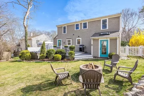 Exterior - 7 Hillside Ave, Mashpee, MA 02649 photo 8 of 12