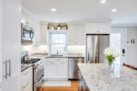 Kitchen - 7 Hillside Ave, Mashpee, MA 02649 photo 1 of 2