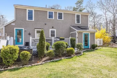 Exterior - 7 Hillside Ave, Mashpee, MA 02649 photo 9 of 12