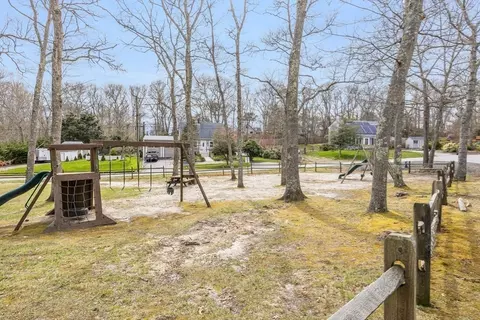 Exterior - 7 Hillside Ave, Mashpee, MA 02649 photo 7 of 12