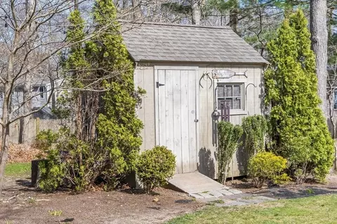 Exterior - 7 Hillside Ave, Mashpee, MA 02649 photo 10 of 12