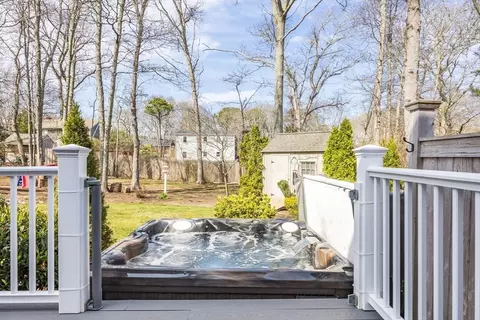 Exterior - 7 Hillside Ave, Mashpee, MA 02649 photo 4 of 12
