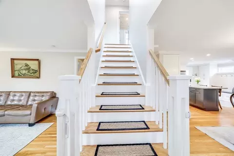 Entry Way - 7 Hillside Ave, Mashpee, MA 02649 photo 2 of 2
