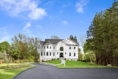 267 Main St, Lynnfield, MA 01940