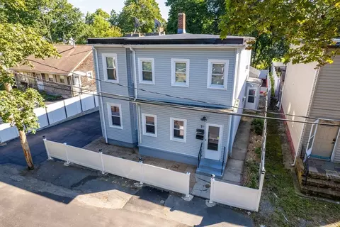 11 Wellington Pl, Brockton, MA 02302