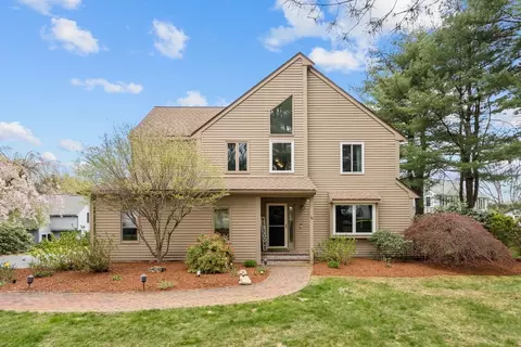 18 Monterey Ln, Framingham, MA 01701