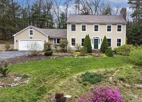 7 Foxglove Ln, Amherst, MA 01002