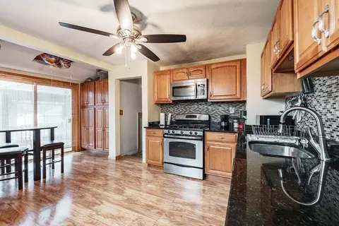 170 Eddy St, Springfield, MA 01104 photo 4