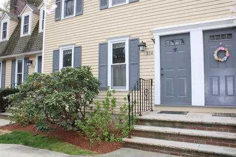 314 Wellman Ave #314, Chelmsford, MA 01863