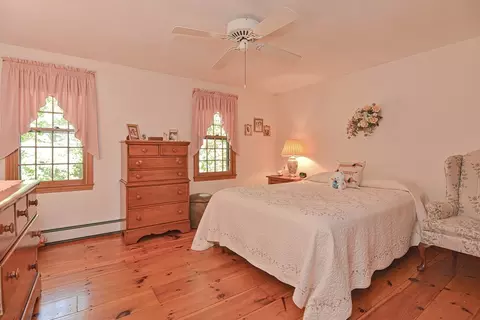 Bedroom - 10 Walter Dr, Raynham, MA 02767 photo 3 of 5