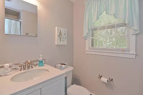 Bath - 10 Walter Dr, Raynham, MA 02767 photo 4 of 6