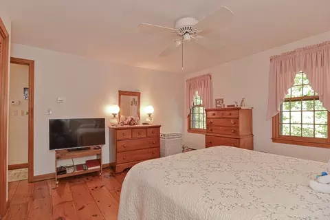 Bedroom - 10 Walter Dr, Raynham, MA 02767 photo 1 of 5