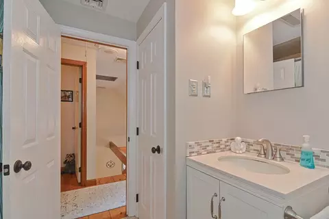 Bath - 10 Walter Dr, Raynham, MA 02767 photo 5 of 6