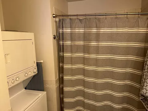 Bath - 32 Central St #3, Beverly, MA 01915 photo 1 of 1