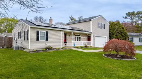 893 Pine Hill Dr, New Bedford, MA 02745