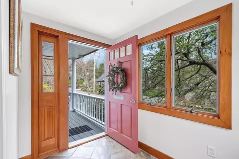 Entry Way - 80 Boyles St, Beverly, MA 01915 photo 1 of 2
