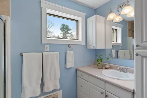 Bath - 80 Boyles St, Beverly, MA 01915 photo 1 of 2